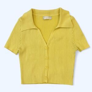 Light yellow cropped button up